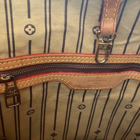 Authentic Louis Vuitton handbag - Picture 10 of 15